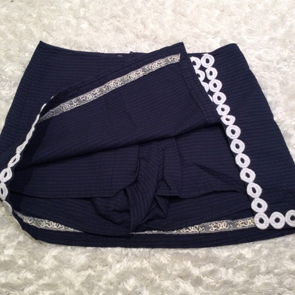 Lilly Pulitzer Navy Lenore Skort size 2 - Picture 4 of 7